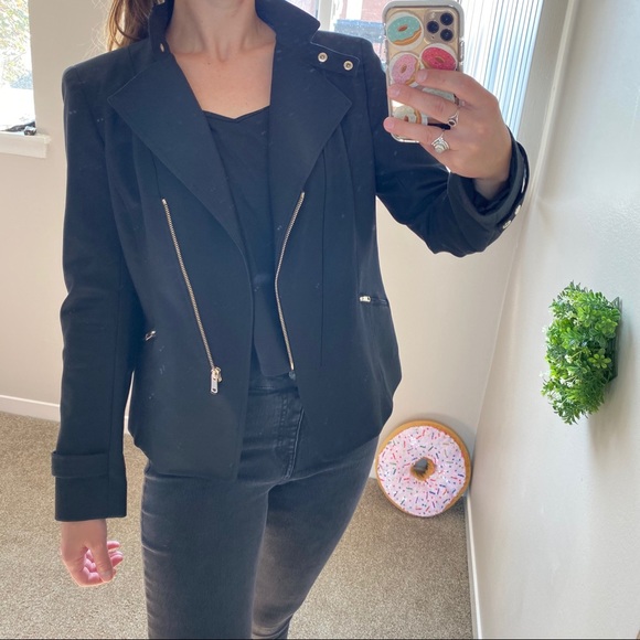 Ann Taylor Jackets & Blazers - Ann Taylor black side zip blazer size 10